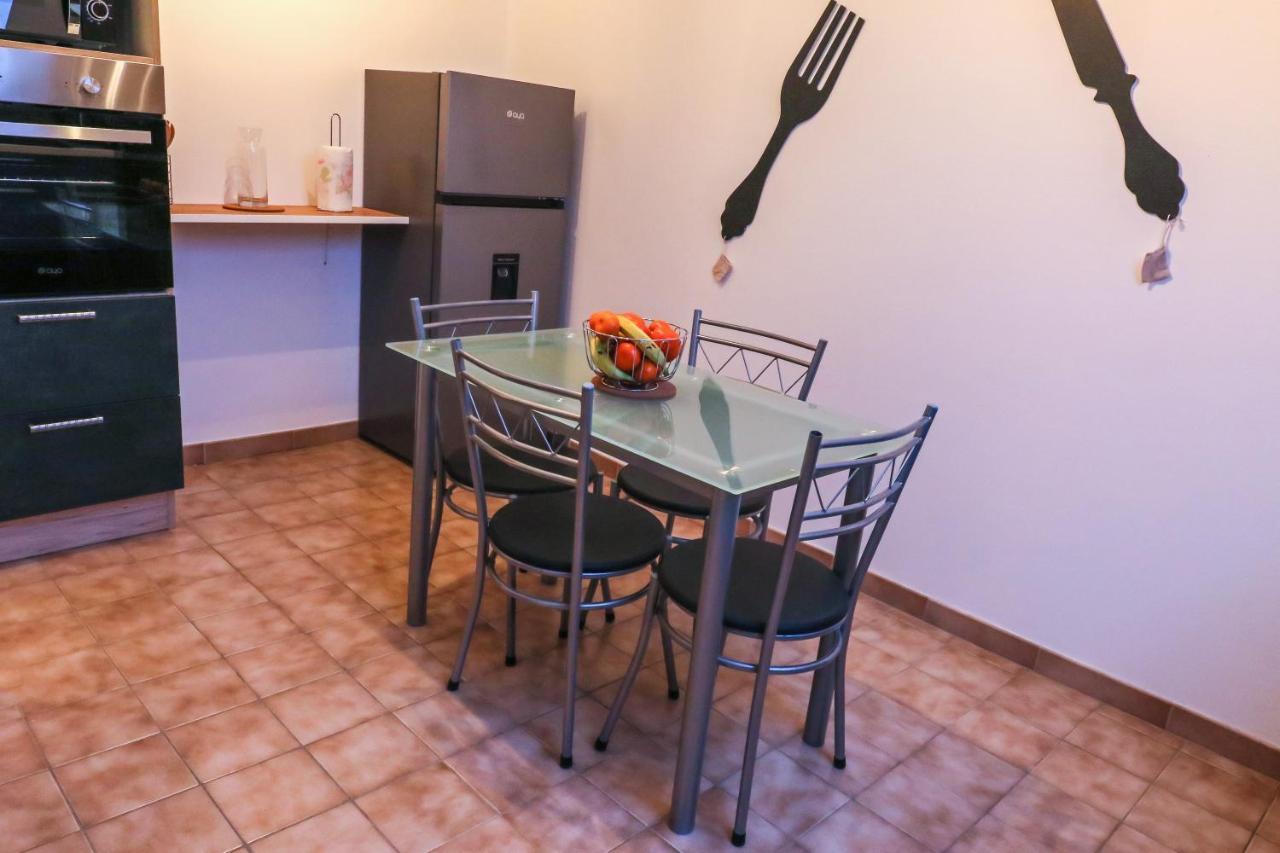 Le Saint-Cyr, Centre-Ville, Cosy, Spacieux 伊苏丹 外观 照片